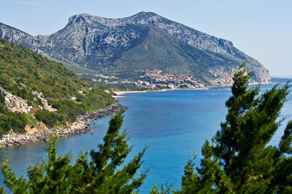 Hotel Brancamaria Cala Gonone Eksteriør bilde