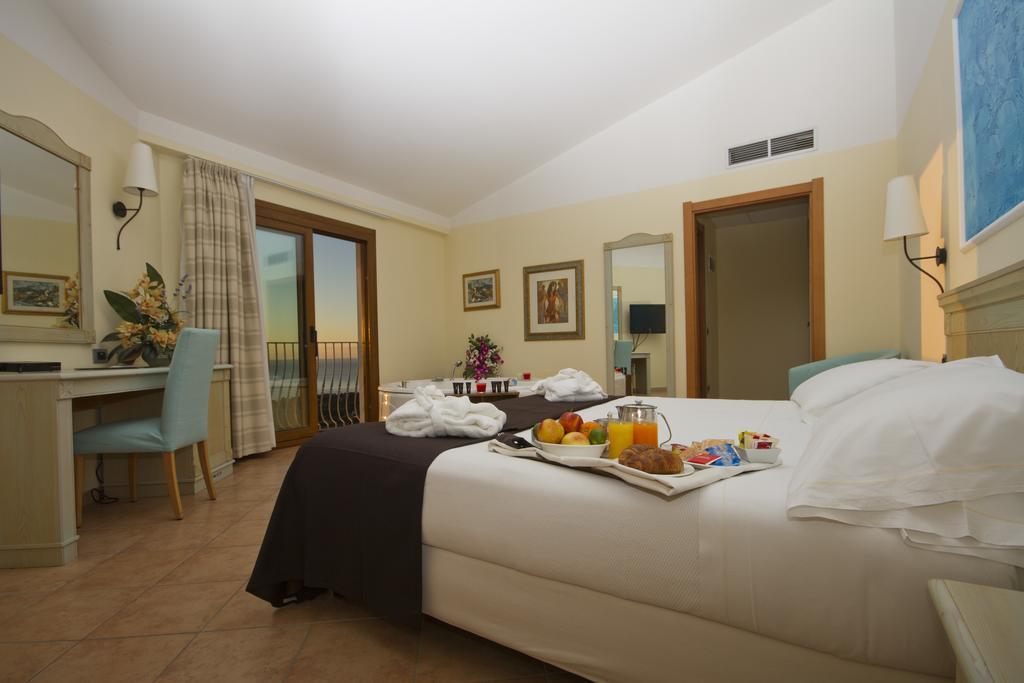 Hotel Brancamaria Cala Gonone Eksteriør bilde