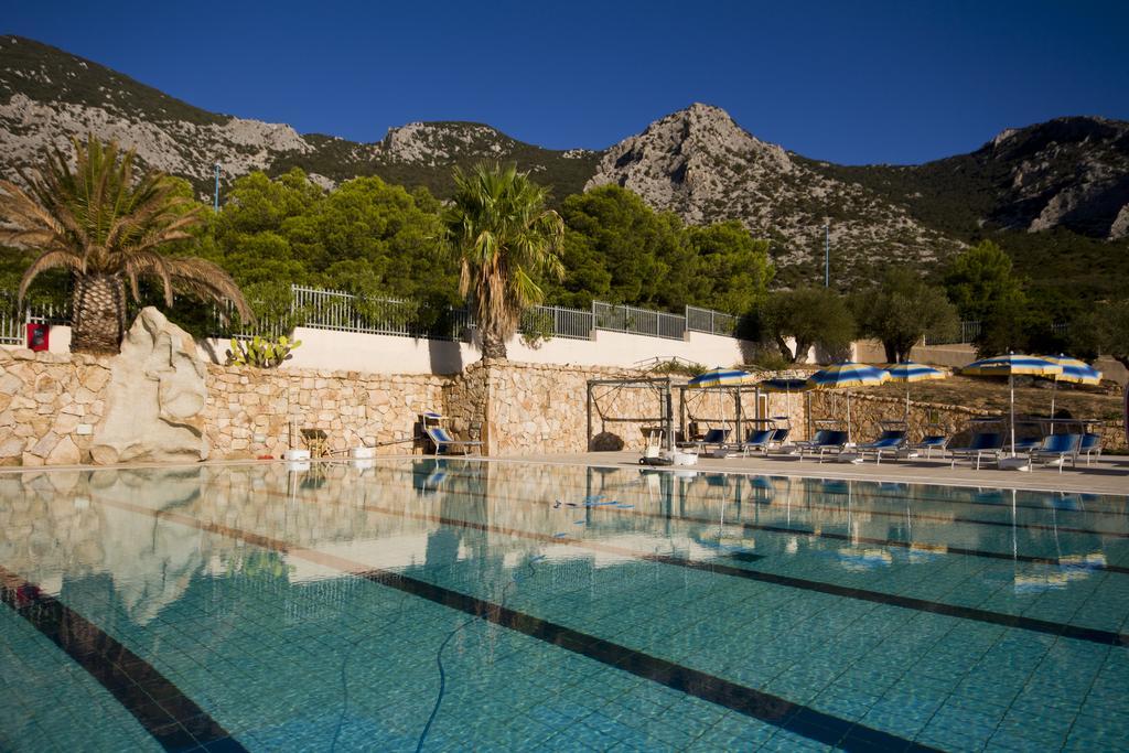 Hotel Brancamaria Cala Gonone Eksteriør bilde