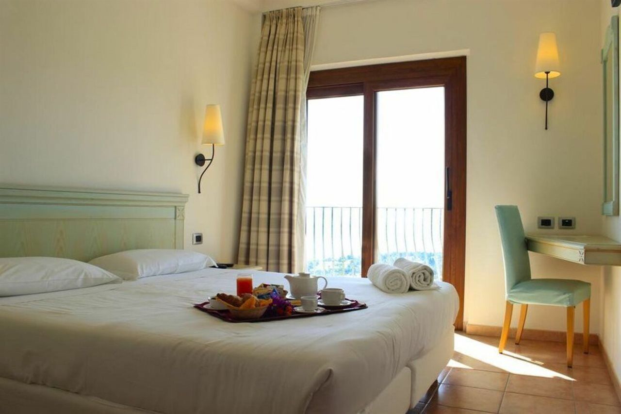 Hotel Brancamaria Cala Gonone Eksteriør bilde