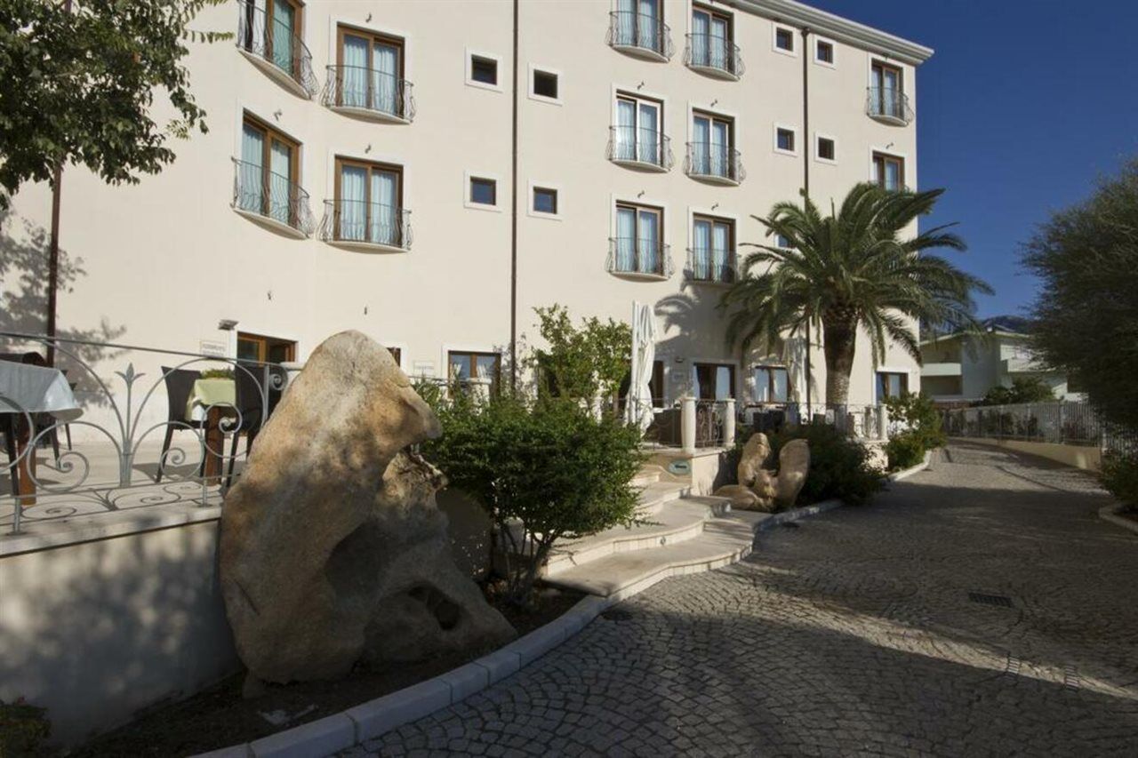 Hotel Brancamaria Cala Gonone Eksteriør bilde